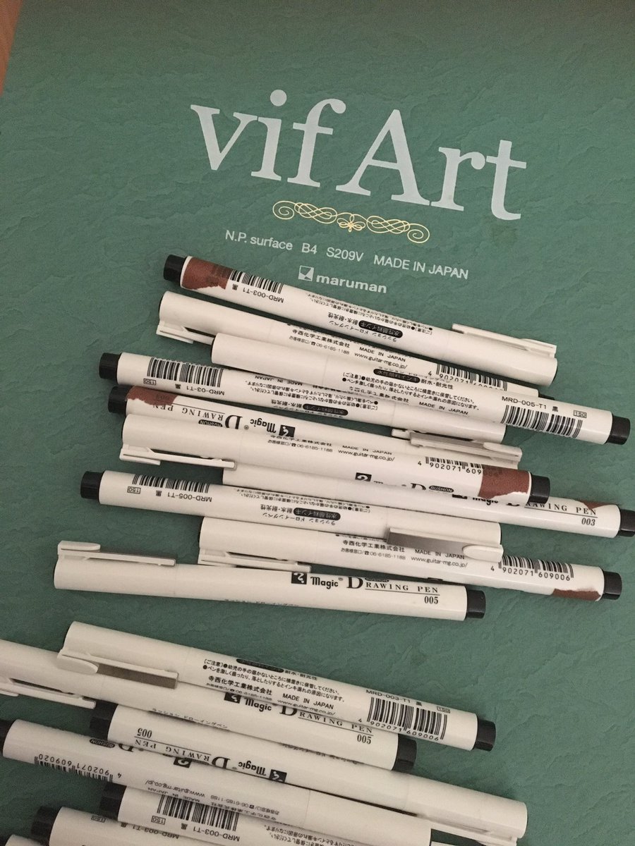 Sakiya 7月24日 6日横浜aaa展示 今回使った紙はmarumanさんのb4サイズのvifart 水彩紙 ペン は寺西化学工業さんのラッションドローイングペン 耐光 耐水性 ペンに貼ってるマスキングテープはどれが0 03かわからなくて視認しやすいよう貼ってる 両方