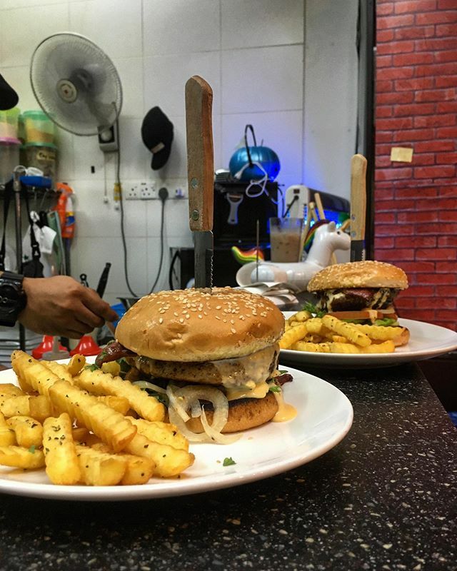 karnivormalaya's tweet photo. God i miss them burgers !! 😭
Mohon bersabar semua ..
Keadaan masih x mengizinkan .. https://t.co/B5ot2vp2YA https://t.co/LCL3wpxIDT