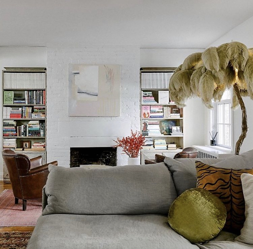 moderngrandtour's tweet image. THE FEATHER FLOOR LAMP // The feather floor lamp now with 10% off visit amoderngrandtour.com to place your order #amoderngrandtour #aynhoepark #potd #featherlamp #feathers #interior #gold #eclectichome #interiordesign #design #art #homewear #lighting #designer #luxuryhomes