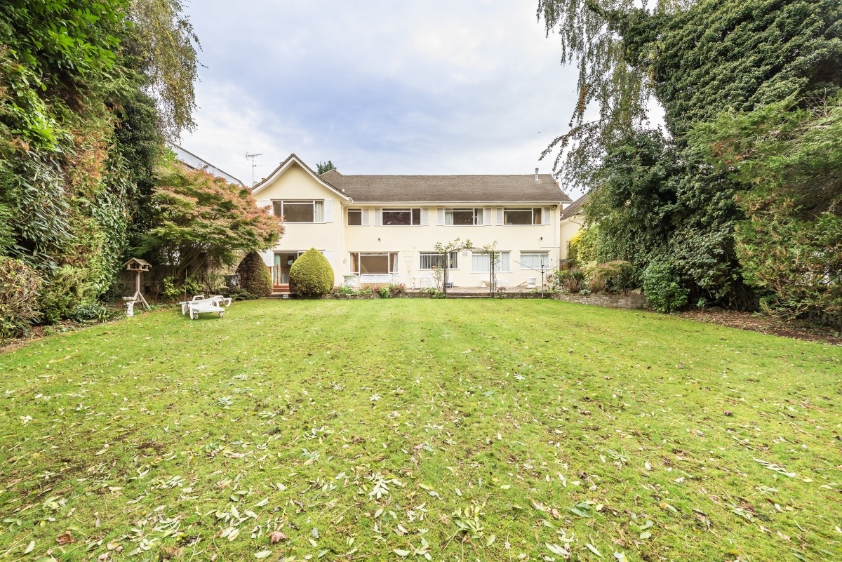 HamptonsRicky's tweet photo. #ToLet Located on one of the most prestigious roads in Rickmansworth is this 5 bed detached house available for both #LongLet and #ShortLet! Email us on rickmansworthlettings@hamptons-int.com for more information. #Hamptons #Lettings https://t.co/SdyEYQst28