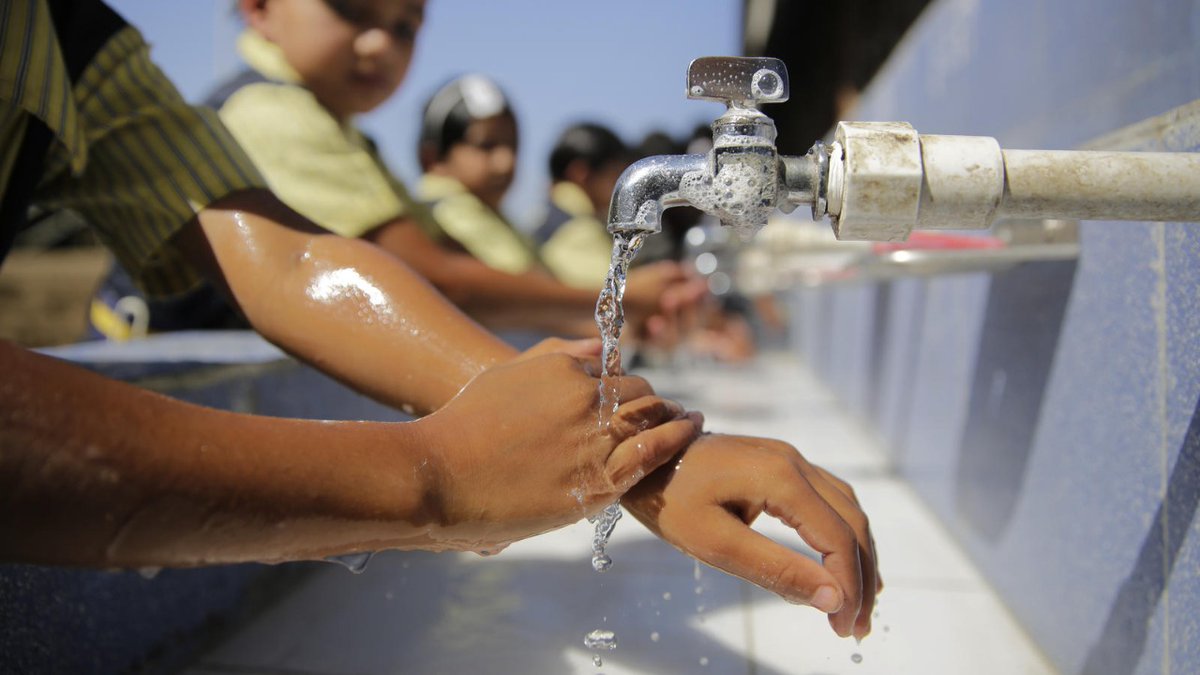 NITIAayog's tweet photo. While maintaining #Social_Distancing during the #21daylockdown, make sure you - 

Eat well 🥘
Sleep well 😴
Exercise 🧘
Wash Hands 🤝💧
Save Water 🚰

A #SwasthaBharat is united in the fight against #COVID2019! #IndiaFightsCorona #Lockdown21 

📸 - @WaterAidIndia https://t.co/ufgBANlwzA