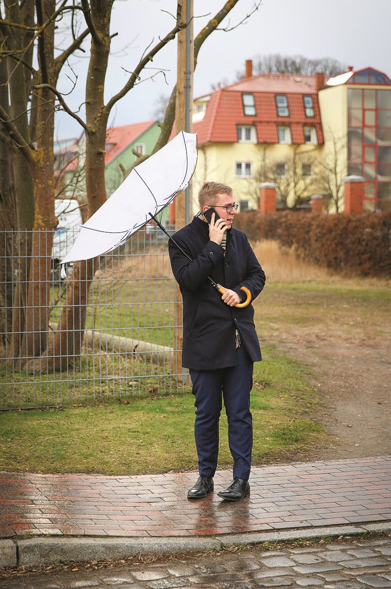 avocadogucci's tweet image. Deutsche Mary Poppins