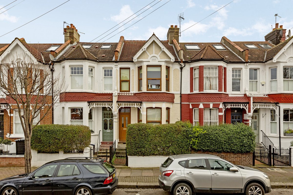 lt_worcester's tweet photo. To Let - Superb Victorian House , 4 beds , bathroom, separate WC,  kitchen complete with Miele appliances &amp;  reception room, landscaped private garden.
visit https://t.co/iOiq7jL3ME  #lettings #London #Property #EstateAgent #SW17 https://t.co/xrZFY5LA1G