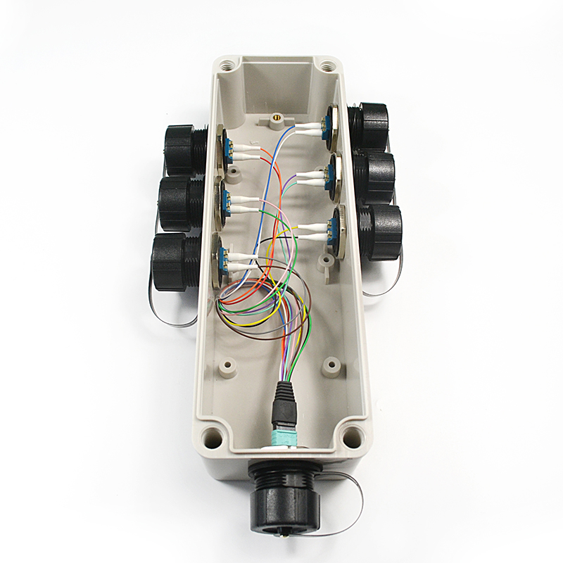 maxchen08843290's tweet photo. 1*8 PLC spliter outdoor terminal box for Optitap https://t.co/0C5hrdLsHm