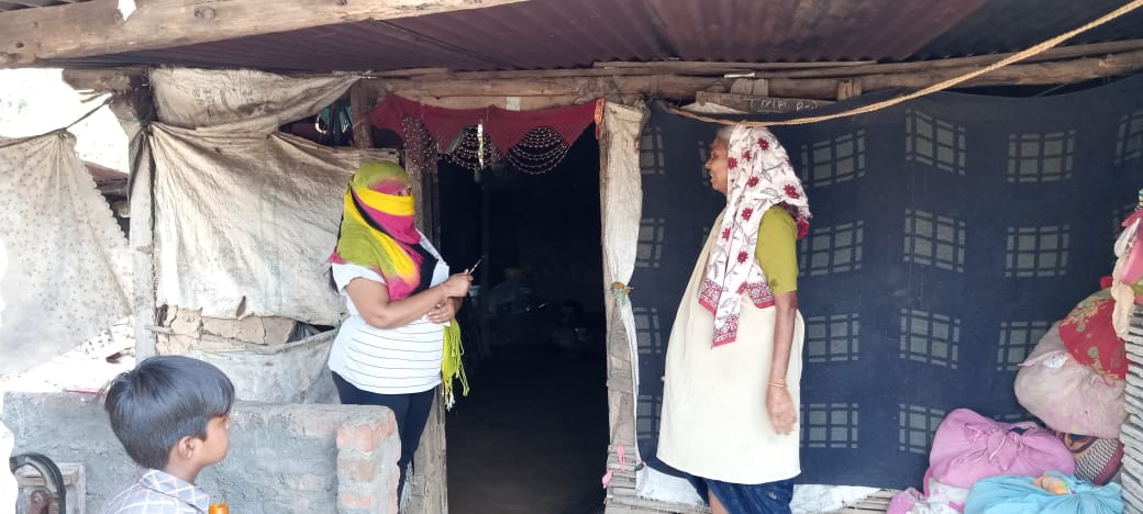 ActionAidIndia's tweet photo. Responding to the #COVID2019 crisis, we are reaching out to the most marginalized communities in Vadodara, Gujarat, with messages on preventing infection spread through social distancing &amp; appeals to stay safe. https://t.co/HC1BTmZ6Sq