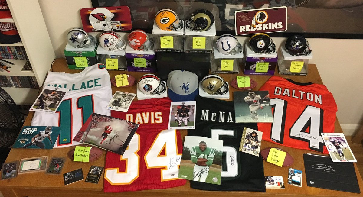 clairedabear85's tweet photo. Come on people I’m definitely worth a follow @clairedabear85  I have FAB #SWAG to #giveaway for EVERY #NFL team. Open 2 fans worldwide. Some EPIC SIGNED ITEM HOFers, Big Stars of the Past, Current Players, Rookie &amp; Super Bowl Winners. #COVID2019 will not shop #Giveaway HQ https://t.co/yToqPb2RBq