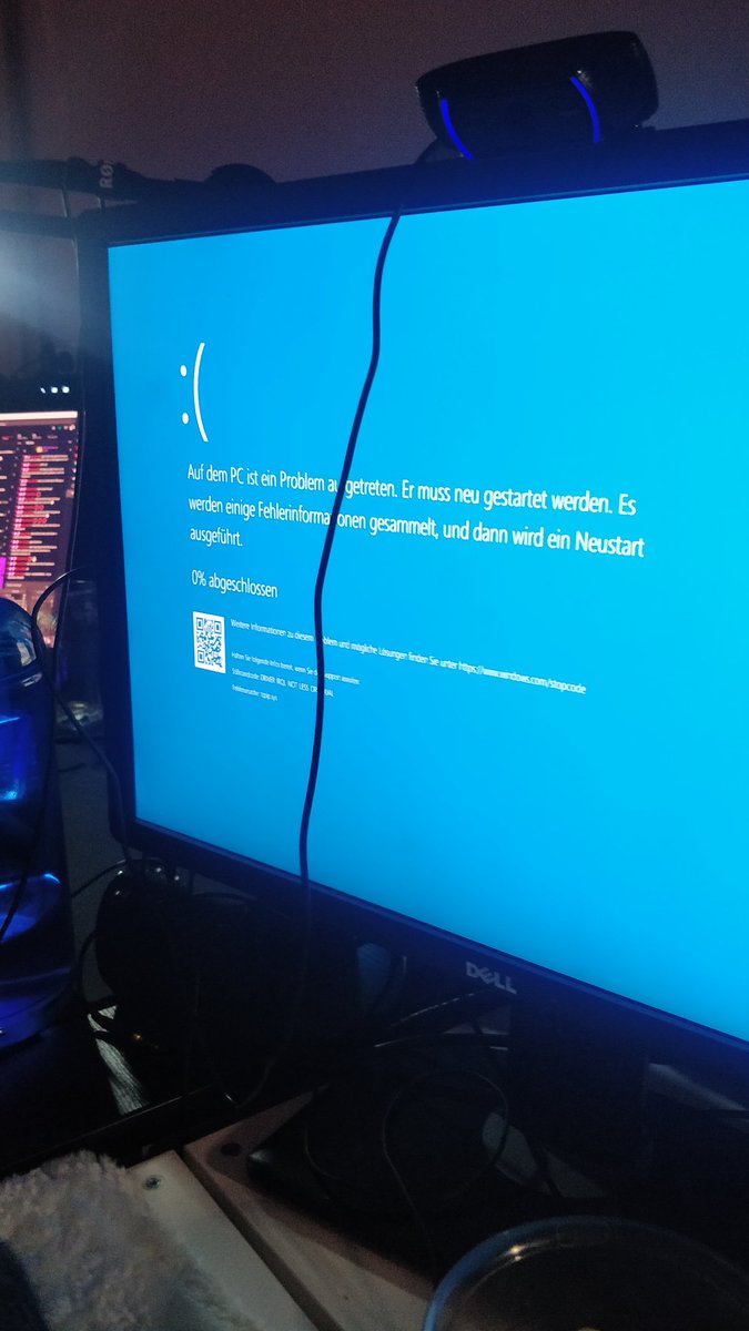 ZenStorm4's tweet photo. Der #stream gestern stand unter keinem guten Stern. Chat issues auf Seiten #twitch, Low frame rate in #MonsterHunter und weil das noch nicht genug war, auch noch ein #bluescreen auf dem Streamerrechner... Aber lieben Dank an alle die trotzdem bis zum Ende dabei waren! #yourock <3 https://t.co/5XWD6hZ54Y