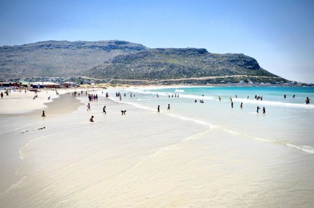 FishHoekProp's tweet photo. All Beaches Are Closed https://t.co/Oc6oUIorGK https://t.co/PtSmAt0a2q
