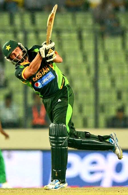 usmansatti476's tweet photo. (Since 2000) When Shahid Afridi been used as proper all-rounder for Pak 🇵🇰 

#ODIs300
Runs-5958 @23.8 SR-122
Sixes-270 Wkts-337 @31

#Test21

Runs-1362 @37.8 SR-93
Sixes-45 Wkts-37 @37

#T20i98
Runs-1405 @18 SR-150
Sixes-73 Wkts-97 @24

A genuine "Bowling Allrounder" ❤️ #Legend https://t.co/hkdCAXOcwK