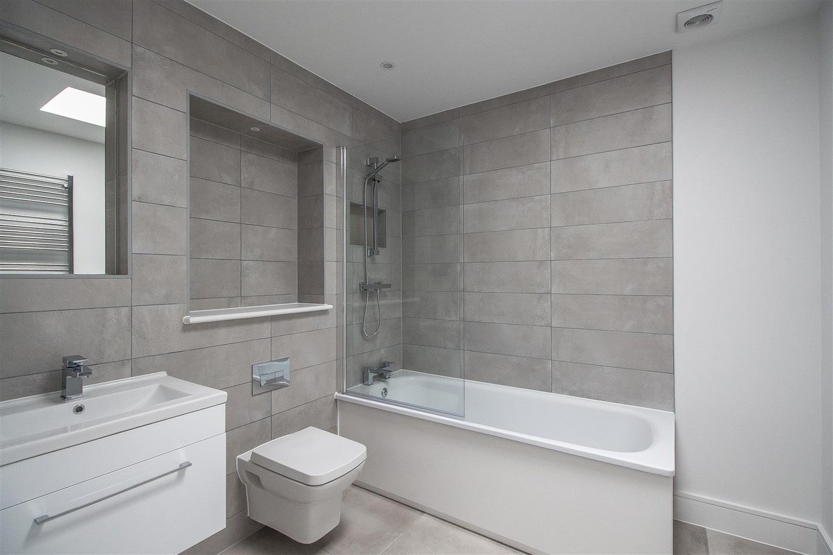 PENTHOUSE PERFECTION Embrace penthouse living with this tremendous top floor apartment boasting approximately 1,300 sq ft of accommodation with wonderful elevated views, designated parking space and situated in a quiet location close the town centre.

bit.ly/2xsGgzm