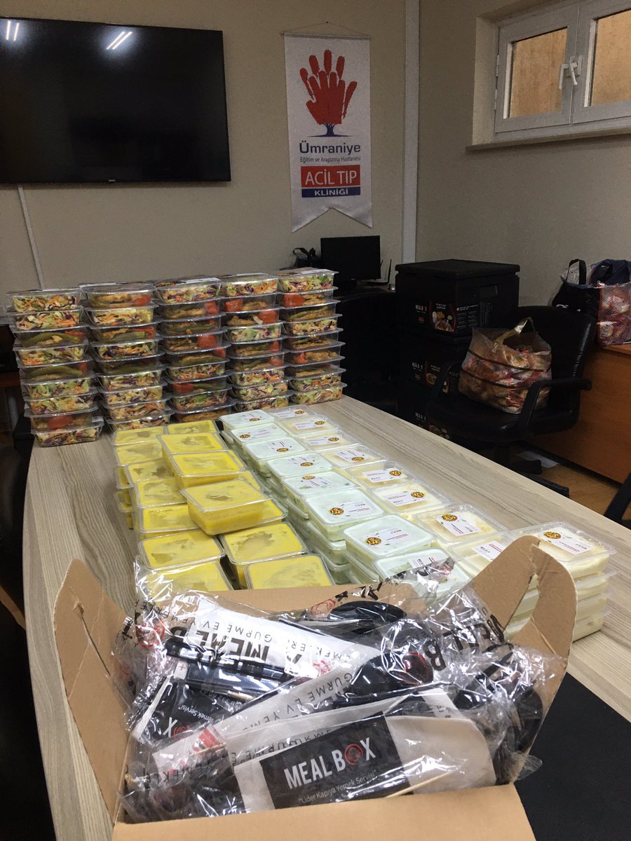 Gün geçmiyor ki, ülkemin güzel insanları bize nezaket göstermesin... Farklı sektörlerden ulaşan, #yanınızdayız diyen firmalardan olan <a href="/MealBoxTR/">Meal Box</a> ailesine, kliniğim @AcilTp_Umraniye nin personeline yönelik ince düşünceleri için teşekkür ederim ☺️