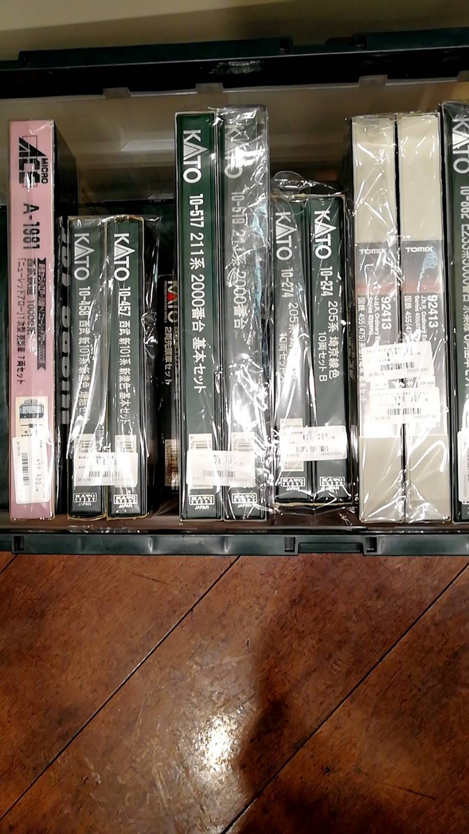 SLCafeBar's tweet photo. こんばんは今日入りました中古模型です。
1ニューレッドアローフル編成
2西武新101系フル編成
3JR211系2000番台フル編成
4JR205系埼京線
5国鉄４５５（４５７）系フル編成
6JR・E２３３系５０００番台
が新しく入荷されました。
＃シュッシュポポン
＃シュッシュポポン富士見
＃ポポンデッタ中古模型 https://t.co/SSEhXneyb5