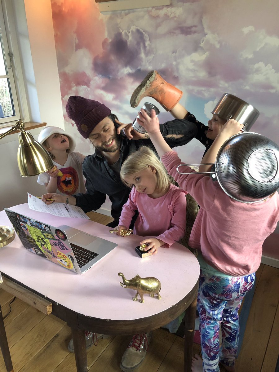 Jeg har fået mit hjemmekontor op og køre. Det fungerer faktisk rigtig godt, og så er der er rigeligt at lave, plus jeg får løst de fleste opgaver med stort nærvær og præcision. #coronadk #coronavirusdk #hjemmekontor