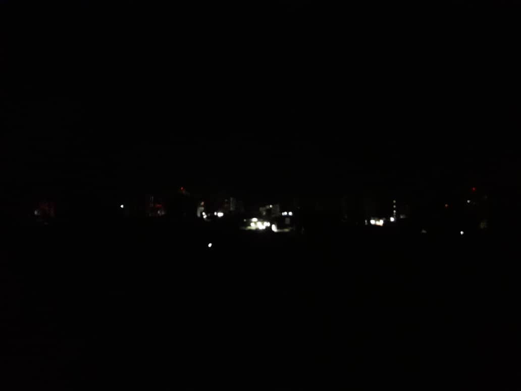 LDanieri's tweet photo. MARACAIBO APAGADA

Asi luce Maracaibo vista desde el este. La luz que ven es de una farmacia en 5 de Julio. Hasta ahora los reportes que llegan se trata de tres estados, Tachira, Merida y Zulia #SinLuz

#Venezuela #zulia #Maracaibo #SinLuz #apagon https://t.co/fFzSTE8rMd