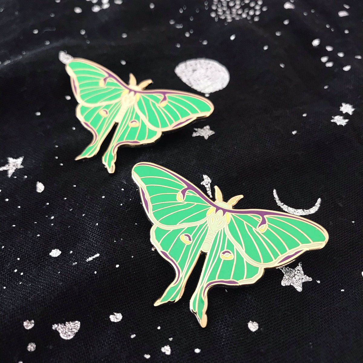 hyper_finch's tweet photo. Luna Moths are back in stock! ๐ฆ๐โจ.
Available at https://t.co/pE2syrONOY | Link in bio ๐.
.
.
.
#moth #lunamoth #lunamothpin #pins #enamelpins #lapelpins #mothpin #bugpin #insects #insectsofinstagram #bugcollection #pingame #pincommunity #pinstagram #accessories #witchythings https://t.co/M2eytksgyh
