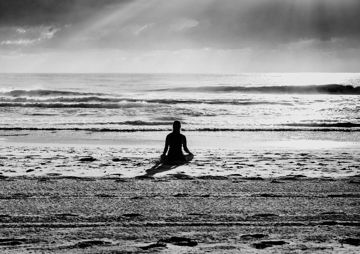 manapeak's tweet photo. Our physical health often takes priority. But let’s not forget looking after our soul. Wellbeing makes joy. Meditate. 🧘‍♀️ 🧘‍♂️ 
.
.
#inspiration #goal #love #live #dream #travel #photography #motivation #blackandwhite #mentalhealth #mentalhealth #ocean #waves #meditation #meditate https://t.co/ImDBiSVB9H