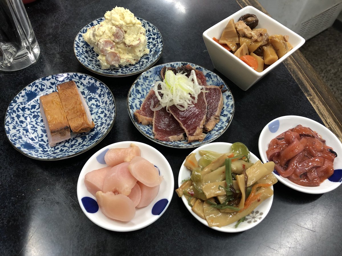 ドラム缶 蒲田店 立ち飲み居酒屋 食材調達の先行きが不安な蒲田店です 今日は中華ナムル 北海道いちごカタラーナが初登場 人気メニュー粒マスタードソーセージポテサラ かつおのタタキ イカ明太子筑前煮などもオススメですよー ドラム缶蒲田 せん