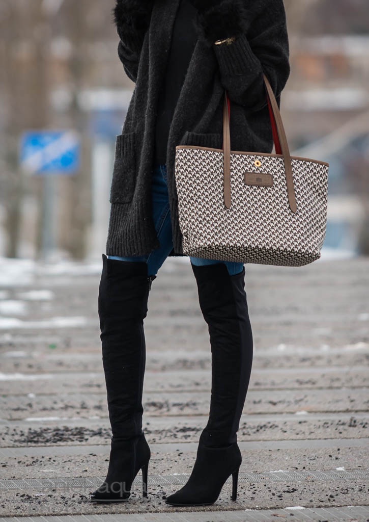 Juliesdresscode's tweet photo. Dresscode of the day : Roberta Pieri Tasche und Overknees https://t.co/qZ6MR0Gp6H [Anzeige] #fashion #fashionblogger #ootd #outfit #styling #blogger #Modetrend #mode #lookbook #fashiontrend #juliesdresscode #throwback2016 #overknees #robertapieri https://t.co/pb7rT25Zex