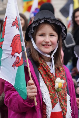 Walesjapan プチ講座 ウェールズ語 はケルト語の１種 紀元前数世紀頃移住していきたケルト民族と共にウェールズ にやってきました 中世以前はウェールズ語は文字を持たない言語でした 伝説や神話が人から人へ語り継がれました ウェールズ語でwalesは