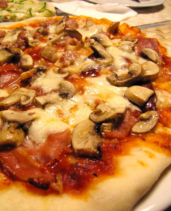 OutspanHotelN's tweet photo. Your taste buds can be satisfied by our Pizza Casalinga using only the finest and freshest ingredients, at Outspan Hotel we will give you that taste. https://t.co/jivpEan1IR