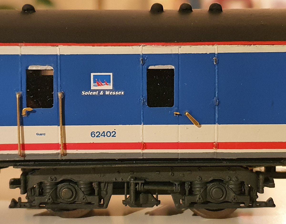 PdannyH's tweet photo. #4CIG Conversion: post varnish I'm working on one coach at a time. 1st up is the MBS. Added door hinges, glazing, door handles & handrails
#TMRGUK #NetworkSouthEast #modelrailway #selfisolation #stayhome #SouthernRegion #class421 #NSE #TwitterModelTrainShow #VariousMultipleUnits https://t.co/65IFlikoJ3