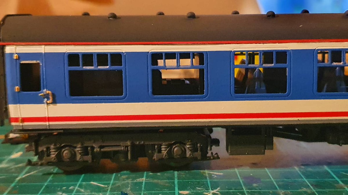 PdannyH's tweet photo. #4CIG Conversion: post varnish I'm working on one coach at a time. 1st up is the MBS. Added door hinges, glazing, door handles & handrails
#TMRGUK #NetworkSouthEast #modelrailway #selfisolation #stayhome #SouthernRegion #class421 #NSE #TwitterModelTrainShow #VariousMultipleUnits https://t.co/65IFlikoJ3