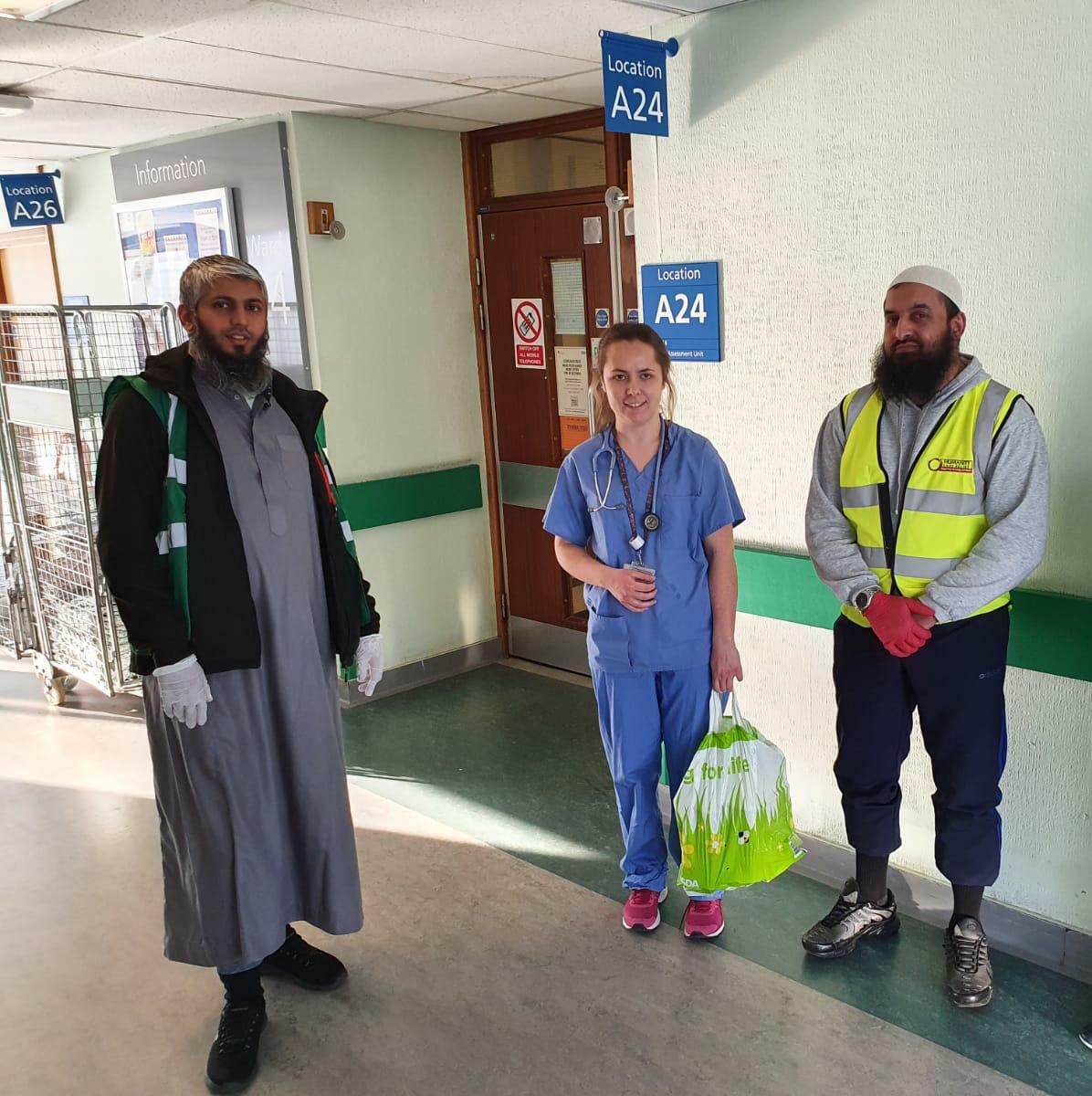 Muhammadimasji1's tweet photo. We went today to give food out at Airedale Hospital and just say Thank you for all their hard work. Thank you at all the NHS staff around the UK. #NHSheroes https://t.co/ccqiofhByS