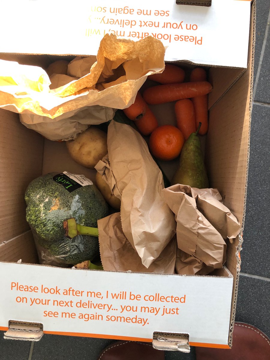 studionelle's tweet photo. @drpgroup @Fruit_4_London Wow I wish my @fruit_4_London delivery this morning looked half as good as this. Mine was more like this... https://t.co/h7GbnjxpWB