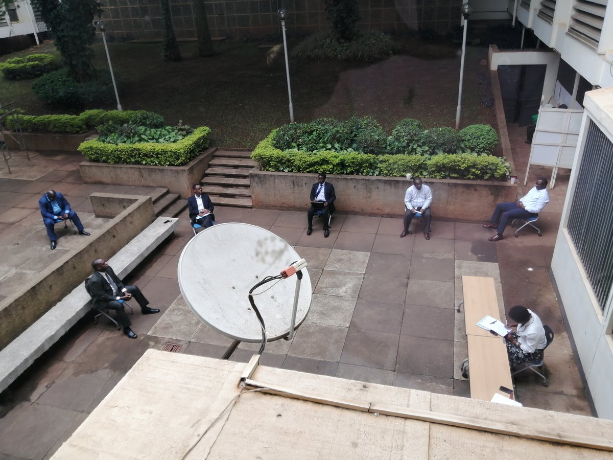 OfwonoOpondo's tweet image. @MoICT_Ug ministers @JudithNabakoob1 @OgwangOgwang with #TopManagement practice #SocialDistancing at a meeting now underway to map out public media engagements #COVID19UG. @UgandaMediaCent