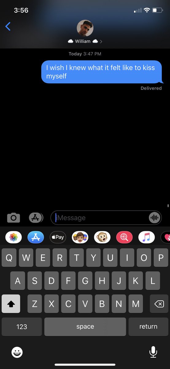 callme_leaf's tweet photo. Me texting my boyfriend while we were in the same room. https://t.co/Iro6AAIm2I