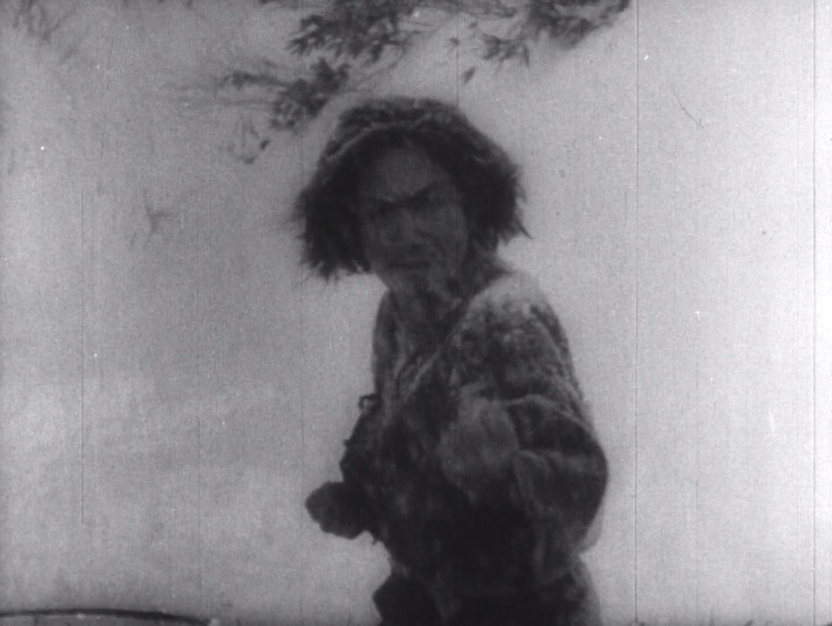 Também como no original, Kurosawa busca encenar cada luta de maneira distinta, desde a primeira, no cais (que remete à luta do mestre de Sugata no primeiro filme), até a final em uma montanha coberta de neve (o uso de tempestades - chuva, nevasca - seria recorrente em sua obra.