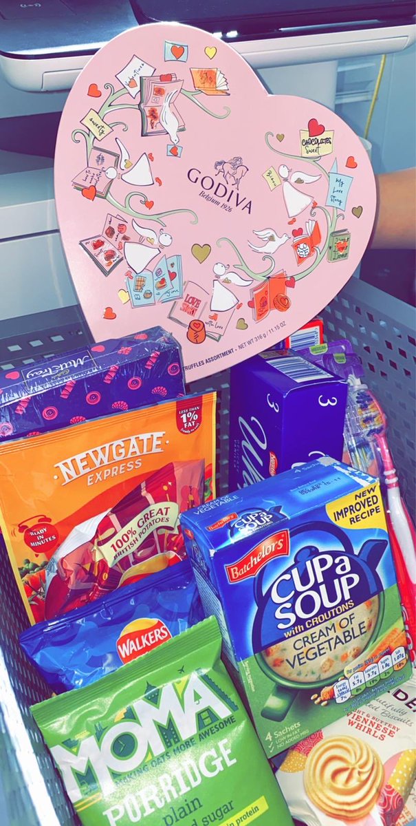 Sometimes it’s the little things 💚 Thank you <a href="/GodivaUK/">Godiva Chocolates UK</a> for all the chocolates you sent #TeamMKUH! We’ve included them in our staff care packs organised by <a href="/secraney/">Sarah Crane 💚</a> - it’s great to see staff smiling after receiving them! 🙏🏻