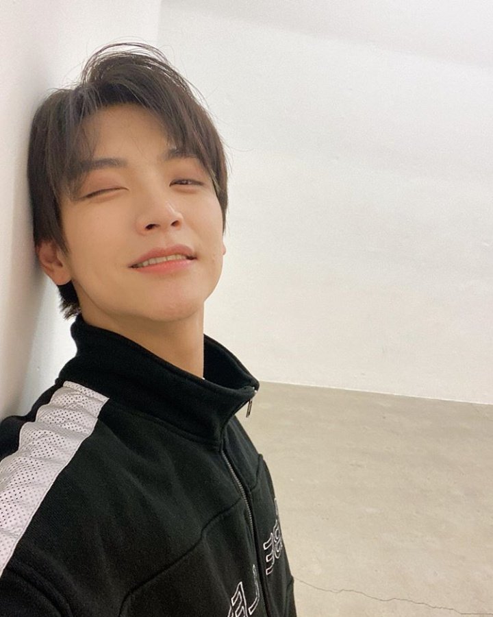 nekohuni's tweet photo. Jaehyun insta post:
Short hair 🐶
#NFlying #kimjaehyun #MyHairHas #BeenCut #ShortHair #Finally #APicture #Open(???)

Idk what's that last hashtag supposed to mean, is it a slang that I'm unaware of... ><
#김재현 #엔플라잉 @NFlyingofficial https://t.co/MgOi5u1i3O
