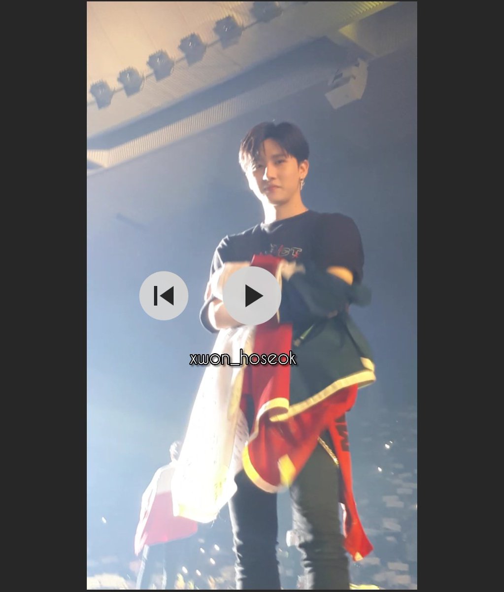 WeneeLu_'s tweet photo. Ok... terminé encontrando un vídeo que me dejó re...
Y no puedo creer que lo haya grabado de tal manera que... No se me muero #Changkyun #TheConnectTour #Chile #Monbebe #IM #MONSTAX https://t.co/7yTQAtOQ0X