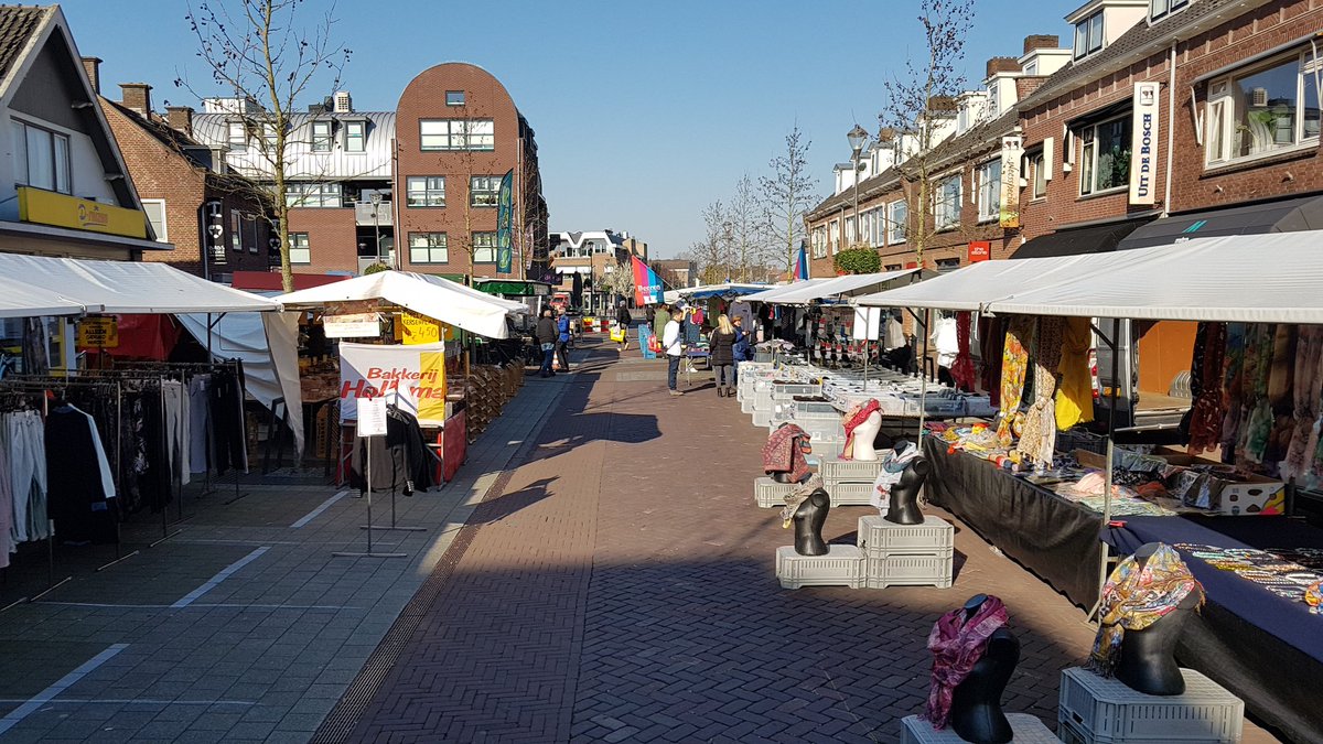 RenePost's tweet image. Tijdens de markt van Elst lijkt iedereen zich aan de voorschriften te houden. #overbetuwe #elst #corona @Gem_Overbetuwe