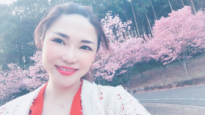 見てくれた人へ
「仲良くしてくれてありがとう。
    大好き。」
今伝えられる人には伝えておきたい。

Never late to say this.
"Thank you for getting along