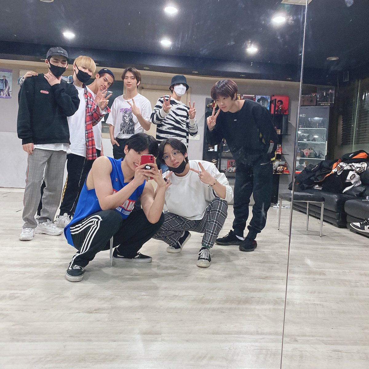 TRCNG_official's tweet photo. #TRCNG 💜💜 https://t.co/GXovBfpbZG