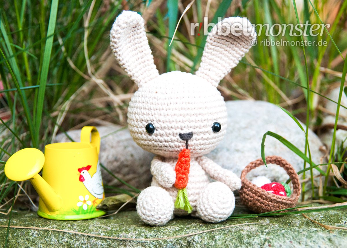 ribbelmonster's tweet photo. * DE &amp; EN *

Häschen Fips isst ganz brav seine Möhrchen, du auch?

Bunny Fips eats his carrots very brave, you too?

https://t.co/cLk1OuvBMs https://t.co/3Vh4APZBJo