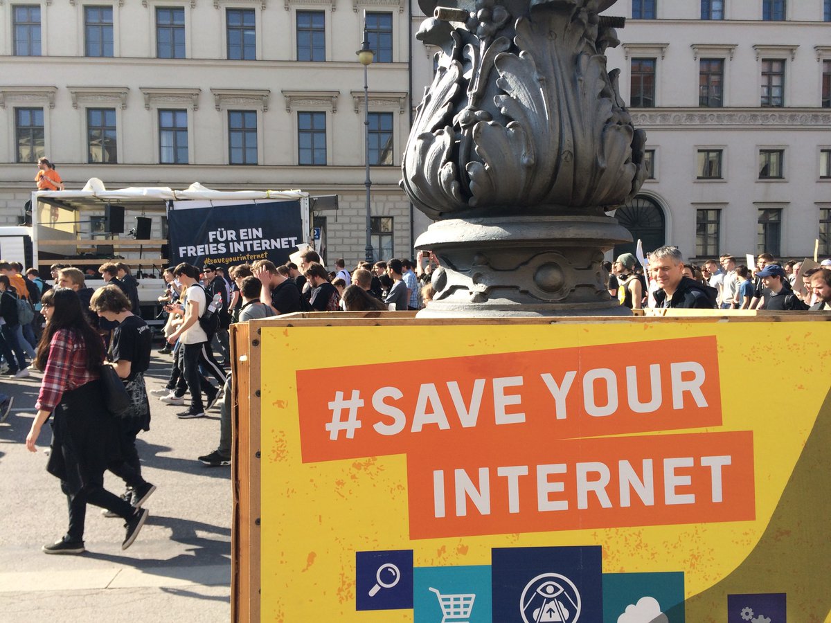 @uploadfilter @PIRATEN_Saar #SaveYourInternet Demo in #München gegen #Uploadfilter: #wirsindkeinebots