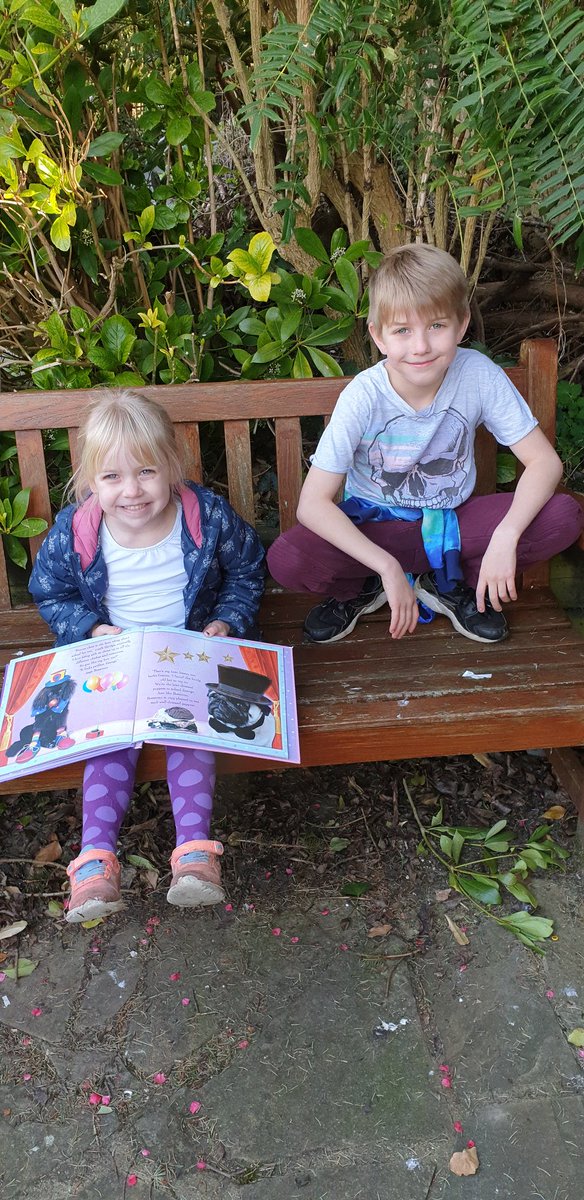 chloeclod's tweet photo. @monkeytigershow Happy Birthday to Mr O! we are on our morning walk and found an old phone box that has been made into a library, sat and read this book, does one of the dogs remind you of any one? 🤔🤣 hope you have a lovely day x https://t.co/eXNEqDfaM0