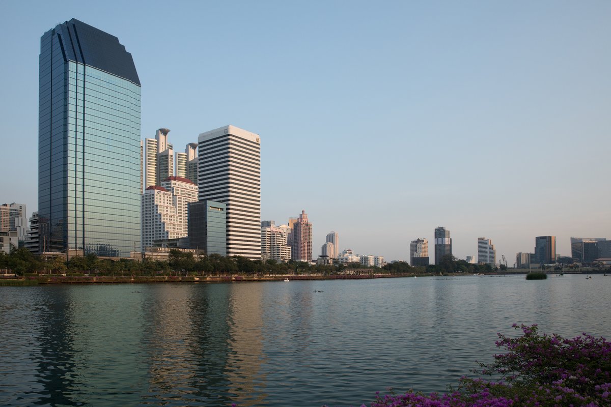 MixPromphong's tweet photo. Visit the hectic city of Bangkok can tend to be a bit overwhelming sometimes! Therefore, you should kick back and relax at one of the many local and amazing scenery. 🏢
.
#themixphromphong #building #metropolis #bangkok #bangkoklife #explorebangkok #bangkokcity #bkk https://t.co/R14K9UqPUW