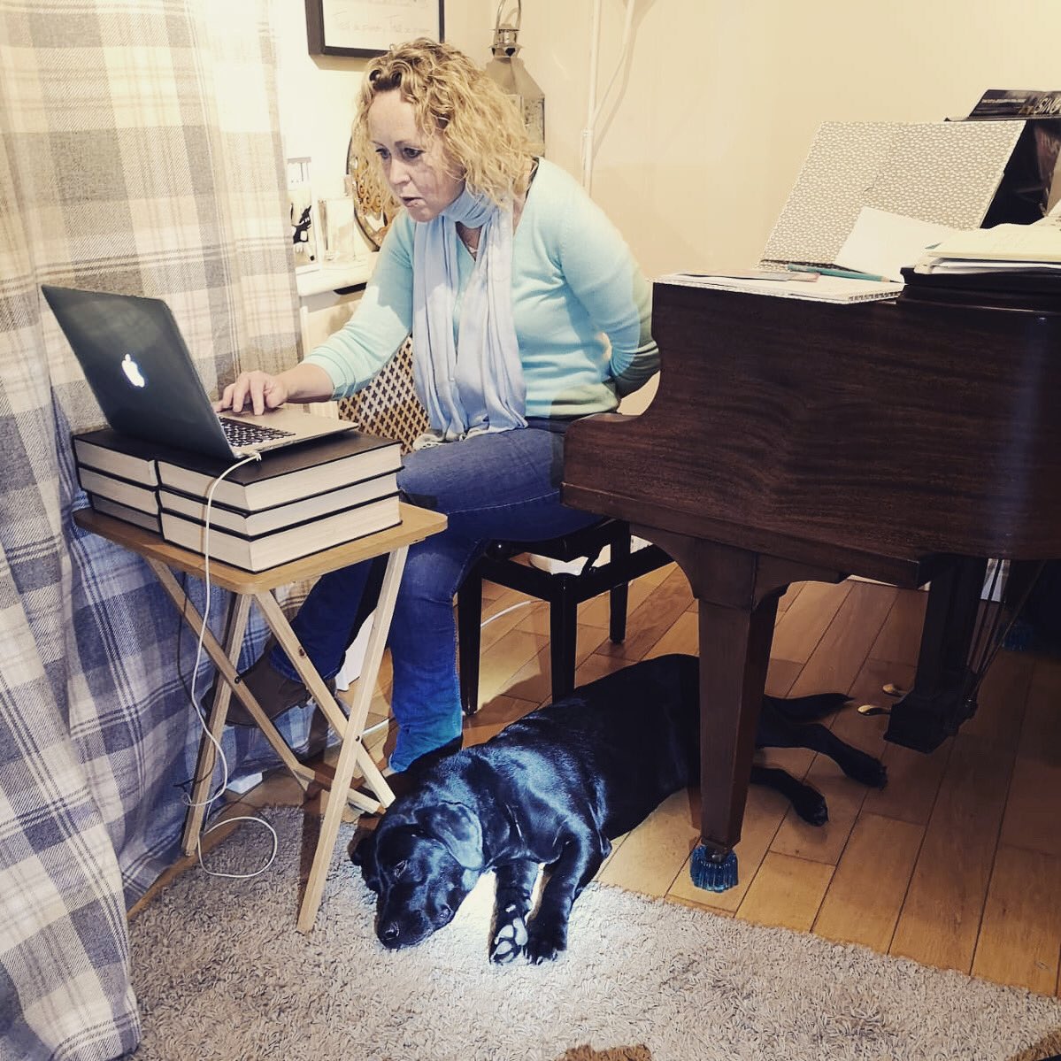 Teaching online singing lessons from@home with the comfort of Sam my singing Labrador! Missing his cuddles from students #singinglabrador #onlinesinginglessons @powerofsinging #pianolessonsonline