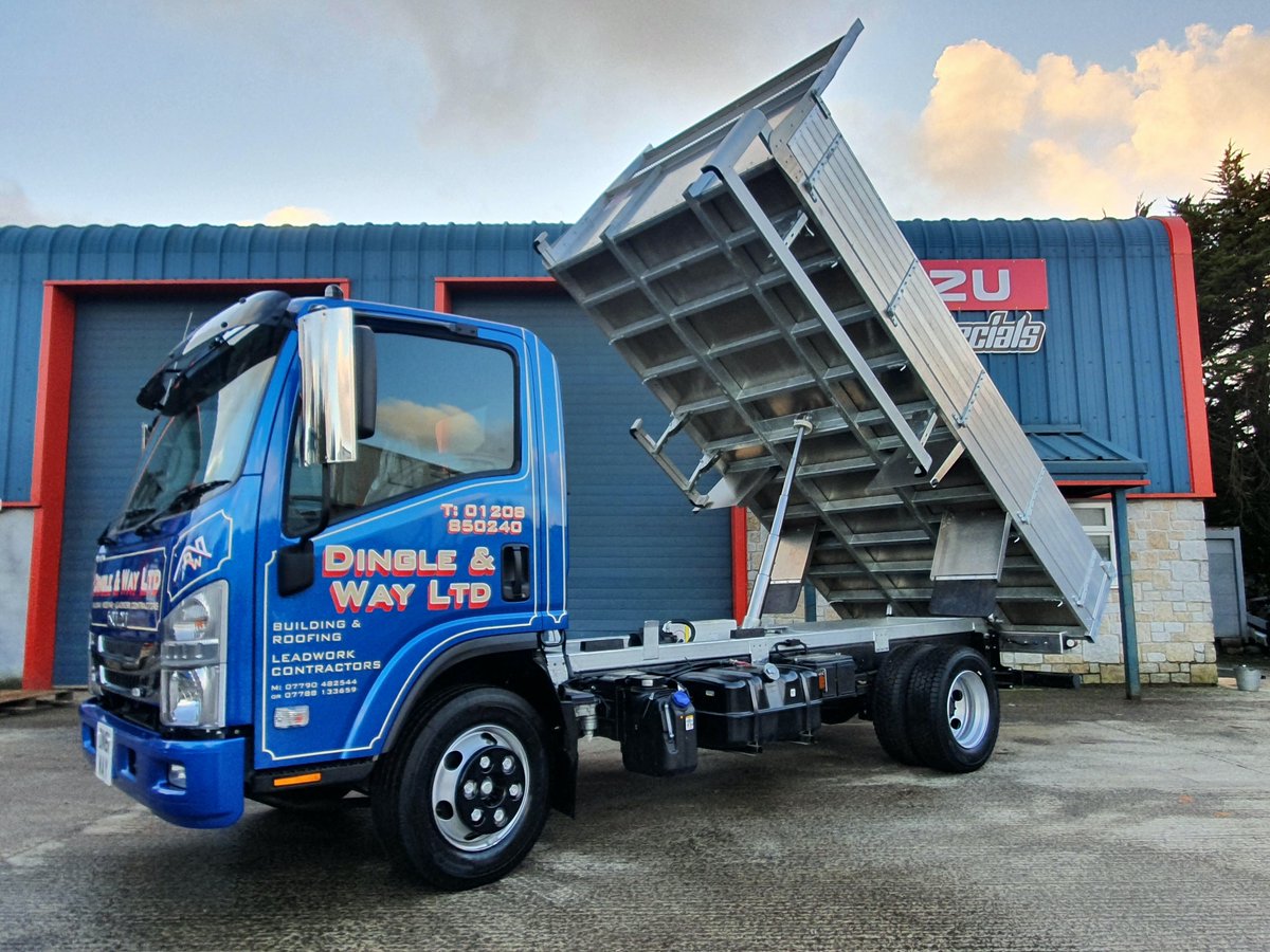 IsuzuTruckUK's tweet photo. S W Commercials supplied these two new high payload Isuzu Trucks, a 3.5 Tonne Isuzu N35.125 T Grafter Driveaway Tipper and a 7.5 Tonne Isuzu N75 with alloy tipping bodywork, to Martin Way of Dingle & Way Building Contractors Ltd #Isuzutruck #Highpayload #Commercialvehicle #Trucks https://t.co/2lGIjQSTyo