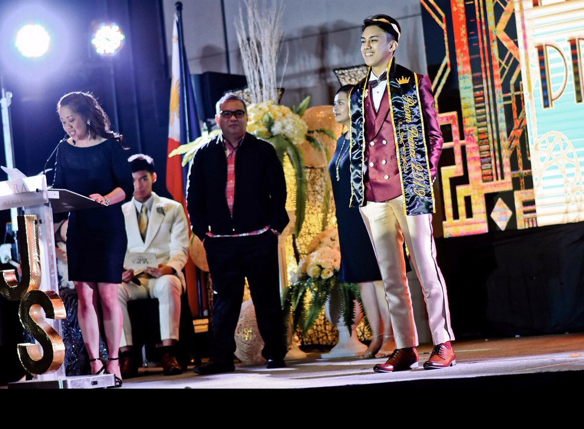 FrankRovykk's tweet photo. Year 6 prom pa sige ingat HAHAHAYS https://t.co/mN28qoUuXs