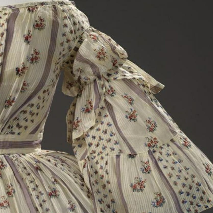 At least the weather is holding up here in the UK and we have another blue sky... summer day dress 1855-60 woodblock and rollerprinted cotton, with capelet and detachable sleeves (handy). The finely woven self-striped textile is printed in eight colours (black, red, pink 1/2