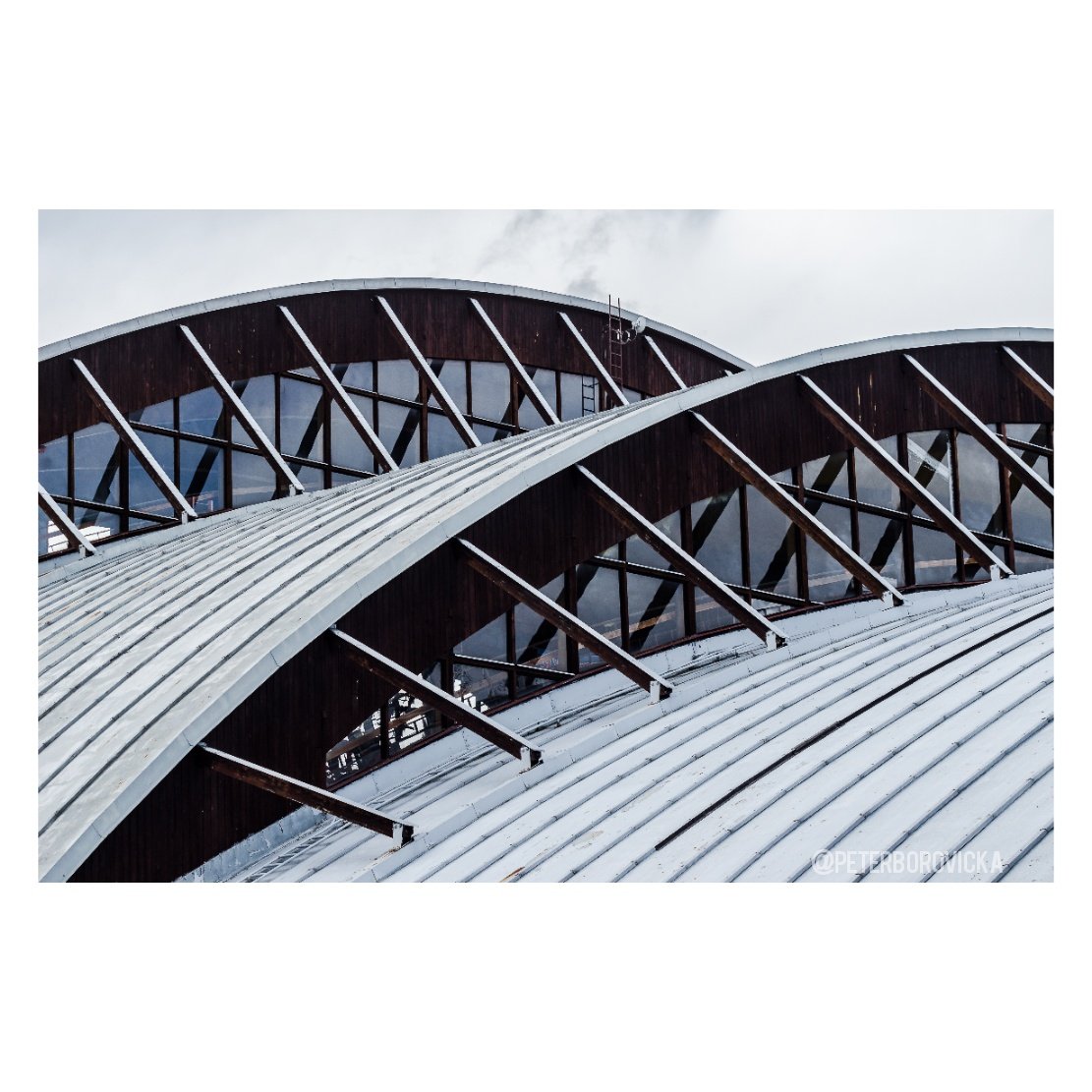 PeterBorovicka's tweet photo. ⁣⁣Strolling around streets of Strakonice, a place where I was born. Discovering unexpected lines, shapes and connections. This time, it's local ice hockey stadium from the 1970s. 🏒📸⁣⁣

#linesandshapes #geometry #minimalism #architecturephotography https://t.co/1OXdJSMSXa