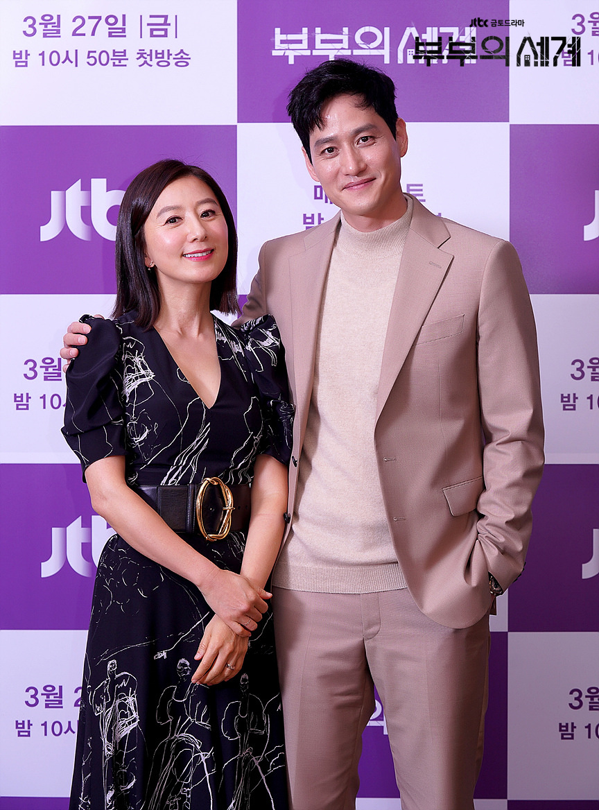 JTBC 금토 드라마 〈부부의 세계〉 제작발표회 한순간에 무너진 사랑 앞에 진실을 좇으려는 지선우(#김희애), 찰나의 배신으로 늪에 빠진 이태오(#박...