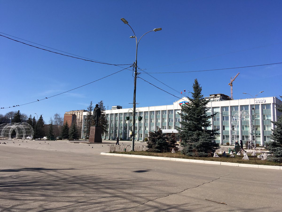 Уважаемый <a href="/Ivanov_Odincovo/">Андрей Иванов</a> ! Неужели на главной площади одинцово было нельзя обойтись без проводов (например, убрать в землю)? Такое красивое место, а провода портят вид