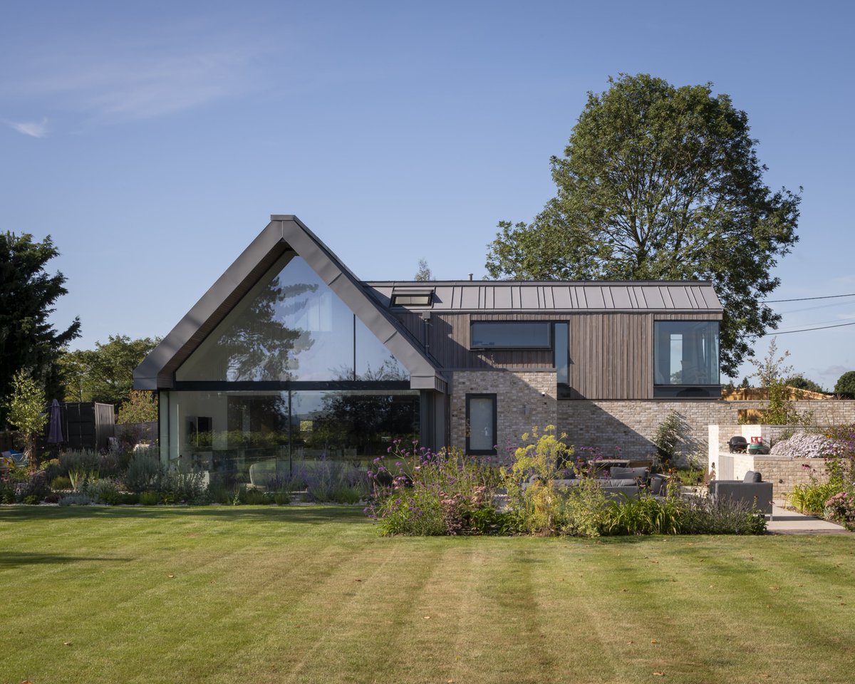 SHDesignCentre's tweet photo. #Slidingdoors can be incorporated as a feature in an number of different designs, including a frameless #gableendwindow
Follow the link to find out more about @minimalwindowUK sliding doors: https://t.co/Dxd3huqUuX
#indooroutdoorliving #slidingglassdoors #designcentre https://t.co/koZbAcRM1X