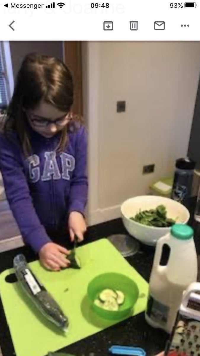 gillyp_dm's tweet photo. Helping with dinner and look at her stretch!!! Wowsers!! Good job!!!! #missingthemall #teamholm https://t.co/6u8GRKrByi